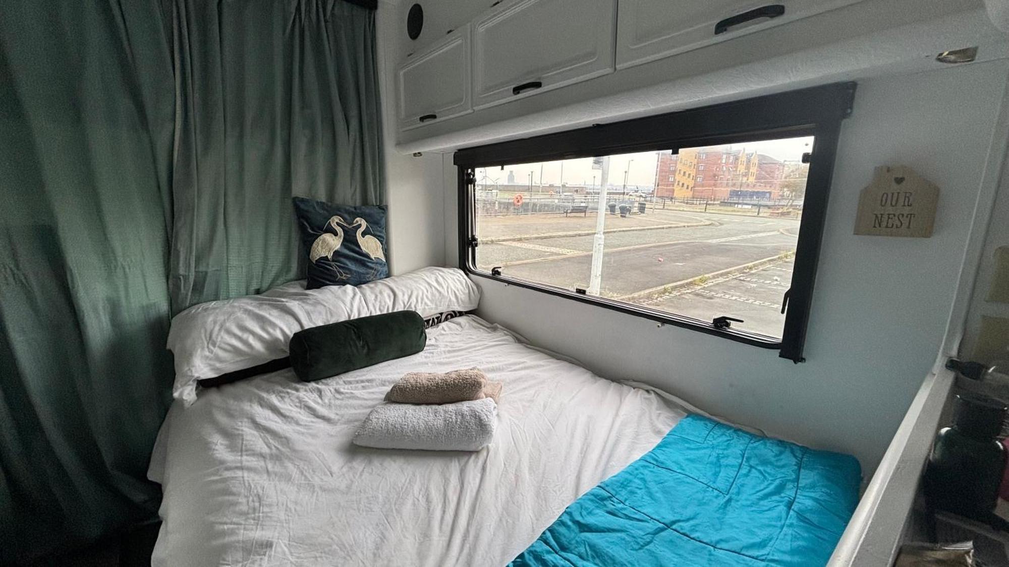 Hotel Cool Wheels On The Waterfront à Liverpool Extérieur photo